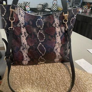 Beautiful Vince Camuto leather snakeskin embossed bag